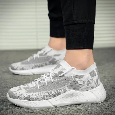 Men's sports shoes