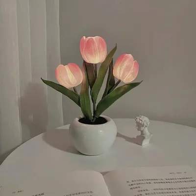 مصباح توليب - مصباح طاولة LED على شكل زهرة توليب مع مزهرية زهور لتزيين سطح المكتب. مناسب للمنزل، غرفة المعيشة، تزيين سطح المكتب، هدايا الأعياد، مصابيح تزيين الأجواء. يعمل بمنفذ USB