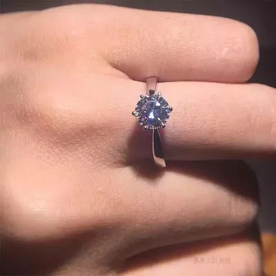 Women's Simple Six Claw Diamond Ring