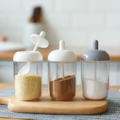 Simple Round Condiment Bottle With Spoon