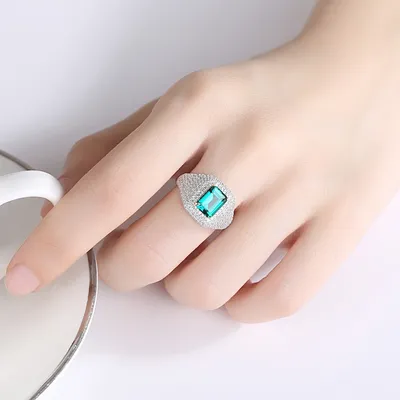 Fashion Simulation Emerald Retro Ring Women