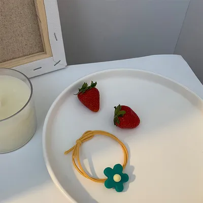 ربطة شعر من الزهور البرية