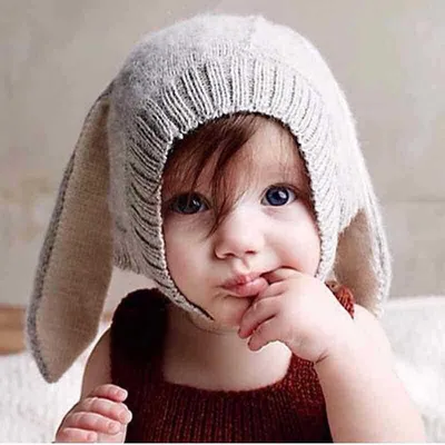 قبعة أطفال محبوكة على شكل أذني أرنب طويلتين