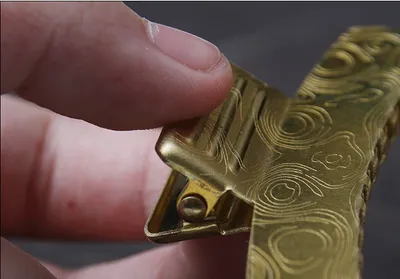 Hair locating clip side temple clip