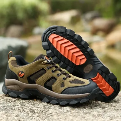 Outdoor hiking shoes
