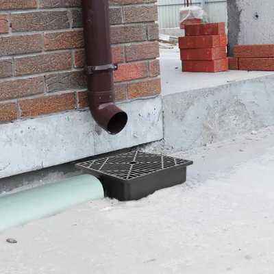 قطعتان من وصلات أنابيب تصريف مياه الأمطار، مثالية لفصلي الربيع والصيف. تصميم مبتكر للمنزل، منخفض الارتفاع، لا يتطلب حفرًا عميقًا، مع خرطوم مرن قابل للتمديد بطول 1.4 متر لحماية أساسات المنزل.
