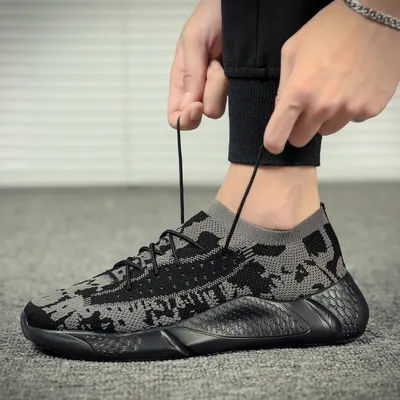 Men's sports shoes