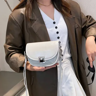 حقيبة نسائية من الجلد الطبيعي، تصميم فاخر وعصري، حقيبة سرج أنيقة، حقيبة كتف من الجلد الطبيعي، حقيبة كروسبودي نصف قمرية من الجلد المعالج بالزيت والشمع
