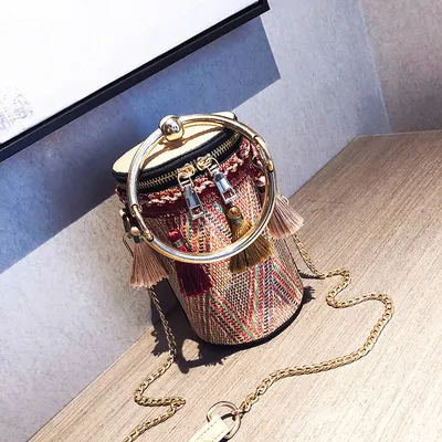 حقيبة يد فاخرة للنساء، تصميم كلاسيكي، منسوجة، مزينة بشرابة من الريش، حقيبة كتف أنيقة