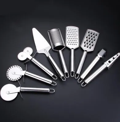 Stainless steel pizza cutter