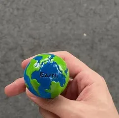 غطاء هاتف ثلاثي الأبعاد من نوع Creative Earth Bracket