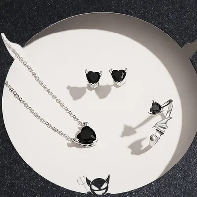 Black Heart Shaped Zircon Wings Are Simple