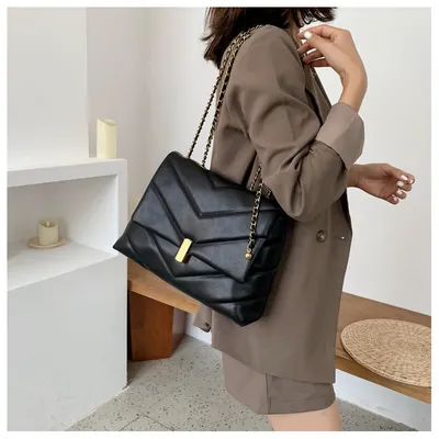 Fashion chain messenger bag
