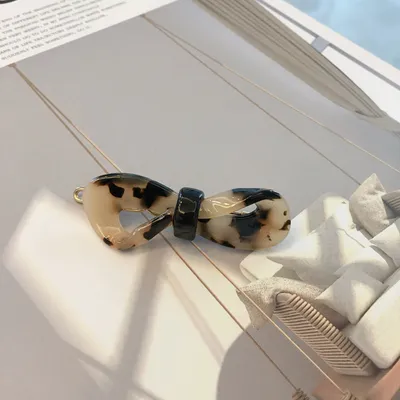 Hollow bow hair accessory