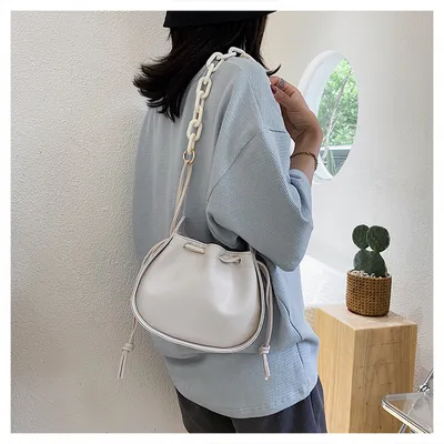 Pleated chain bag