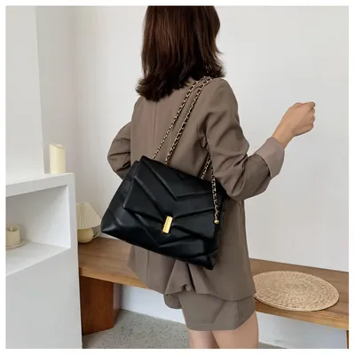 Fashion chain messenger bag