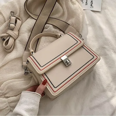 حقيبة كروس صغيرة مربعة الشكل تناسب جميع الإطلالات