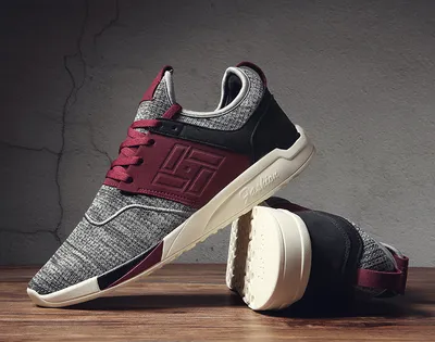 Men's sports shoes