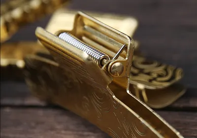 Hair locating clip side temple clip