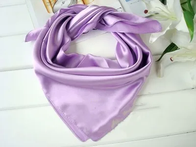 Lady light purple scarf