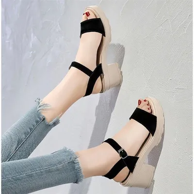 Women's sandals with buckle in platform