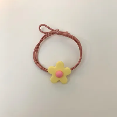 ربطة شعر من الزهور البرية