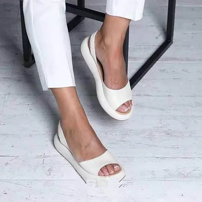 Women's shoes with elastic band