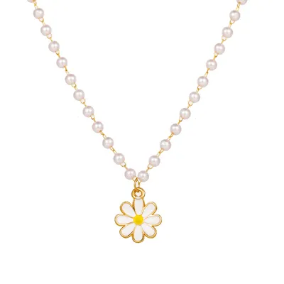 Chrysanthemum Clavicle Chain European And American Creative White Daisy Necklace