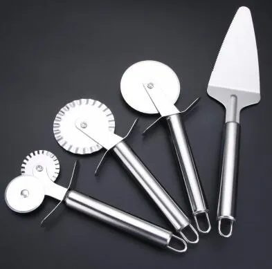 Stainless steel pizza cutter
