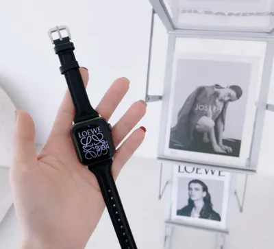 StandsWatch SE Strap With A Small Waist