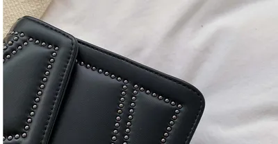 حقائب كروس صغيرة مزينة بسلسلة برشام للنساء